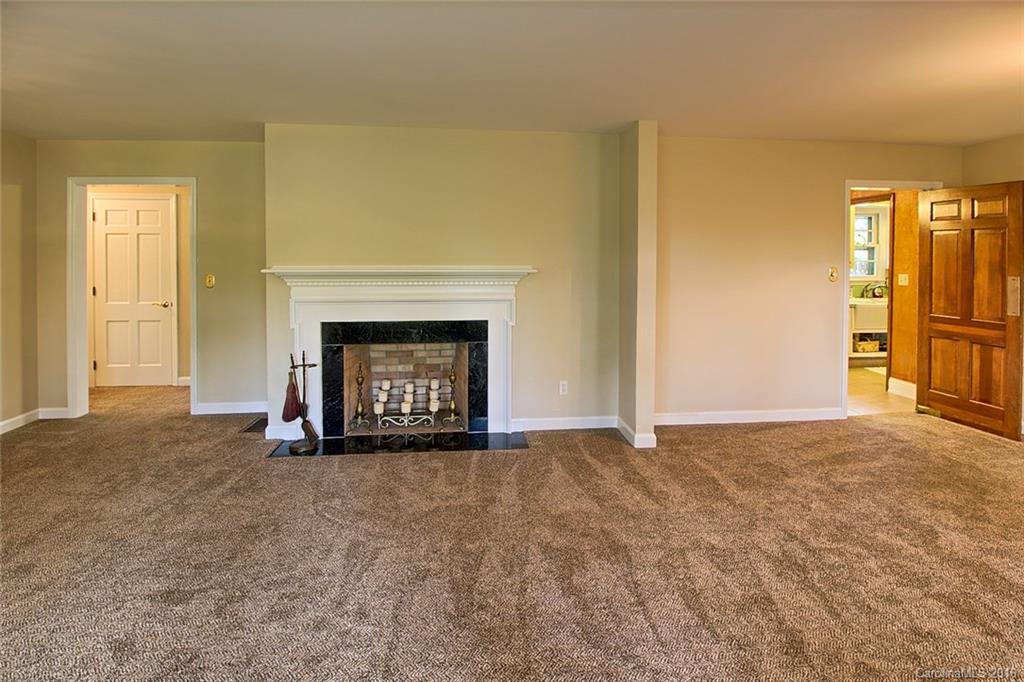 296 Balsam Road, Unit 2 Hendersonville, NC 28792 - Photo 4 of 24 Gallery Image 4