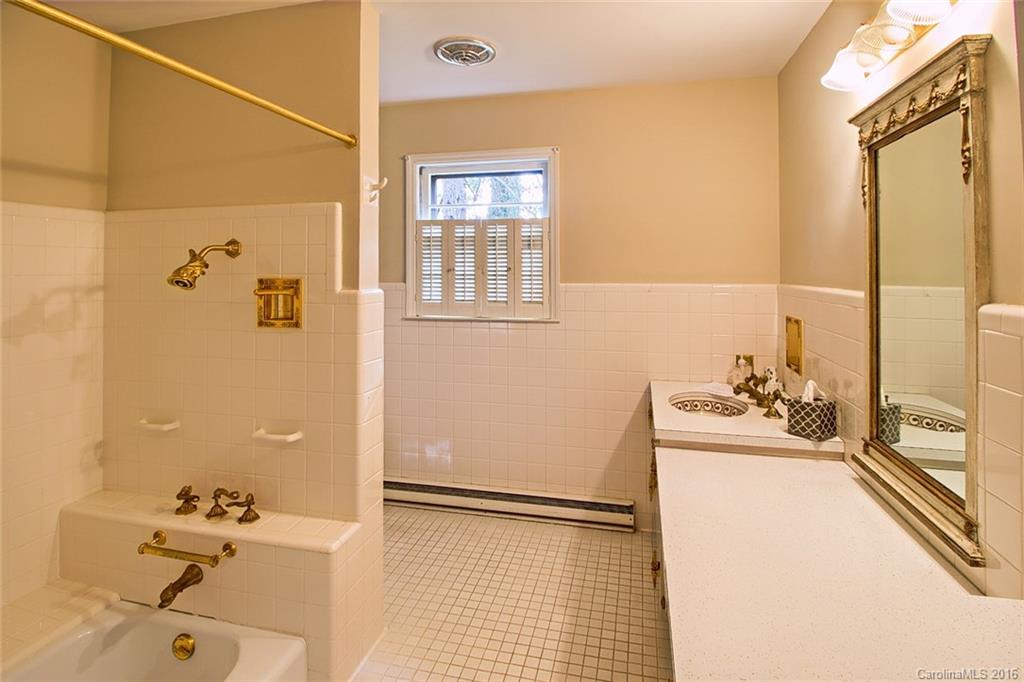 296 Balsam Road, Unit 2 Hendersonville, NC 28792 - Photo 9 of 24 Gallery Image 9