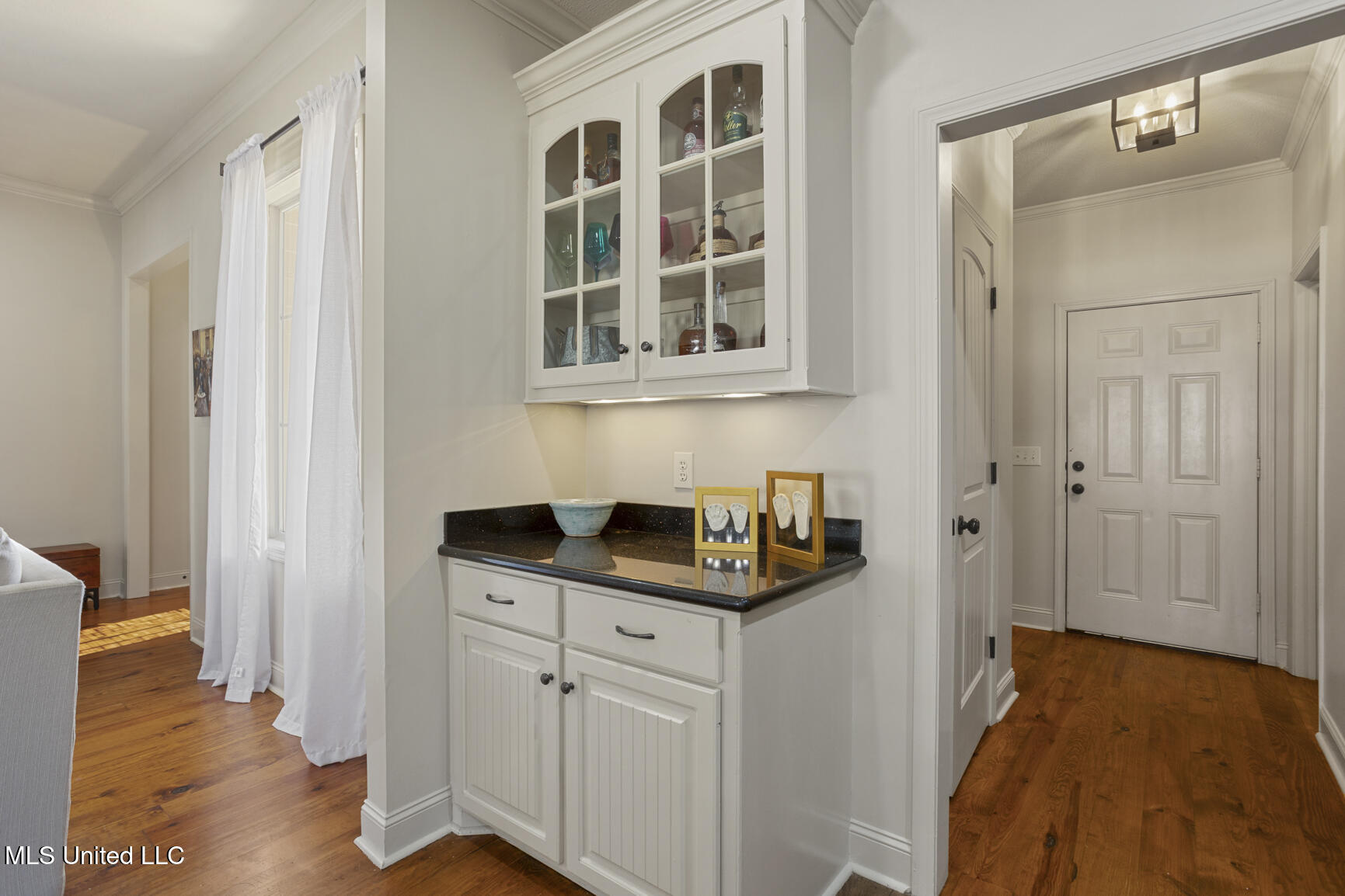 104 Mary Leigh Way Madison, MS 39110 - Photo 13 of 32 Glass Cabinet Front for Displaying