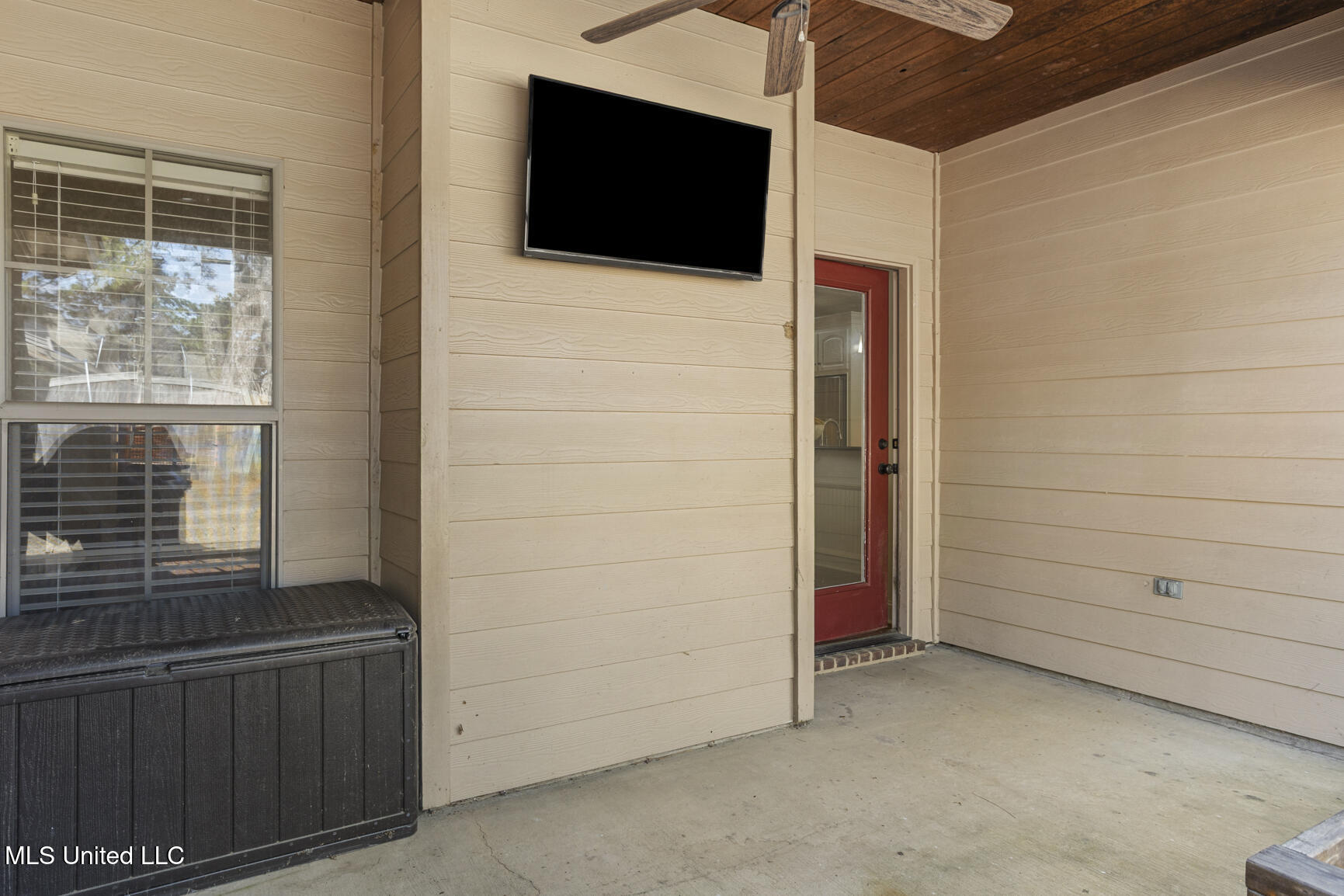 104 Mary Leigh Way Madison, MS 39110 - Photo 29 of 32 Covered Back Porch w TV Hookup