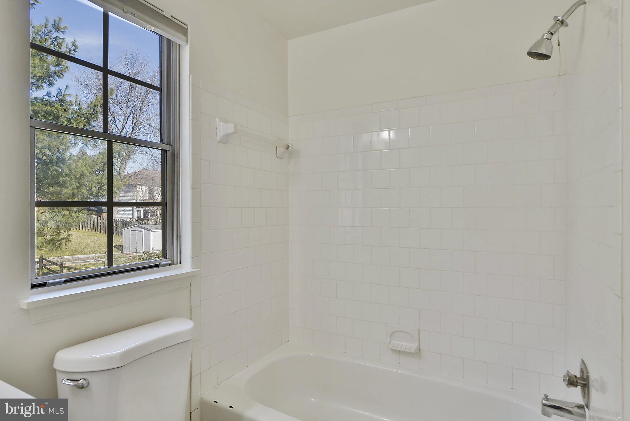 813 Pointer Ridge Drive Gaithersburg, MD 20878 - Photo 13 of 29 Bath