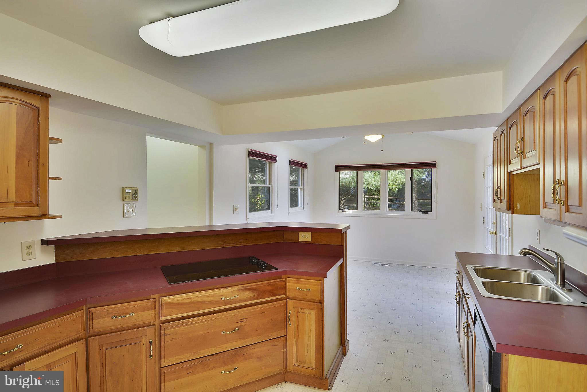 813 Pointer Ridge Drive Gaithersburg, MD 20878 - Photo 4 of 29 Kitchen