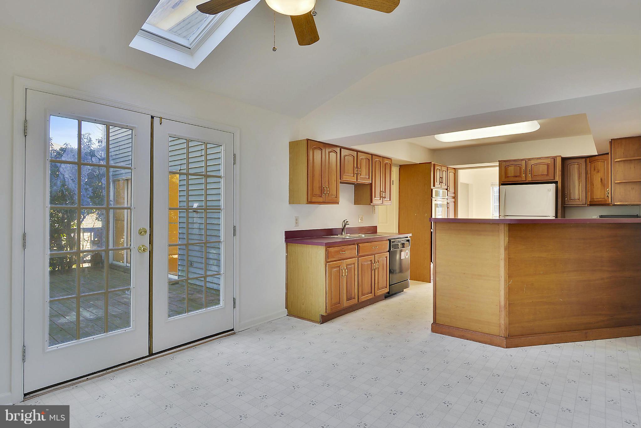 813 Pointer Ridge Drive Gaithersburg, MD 20878 - Photo 5 of 29 Kitchen
