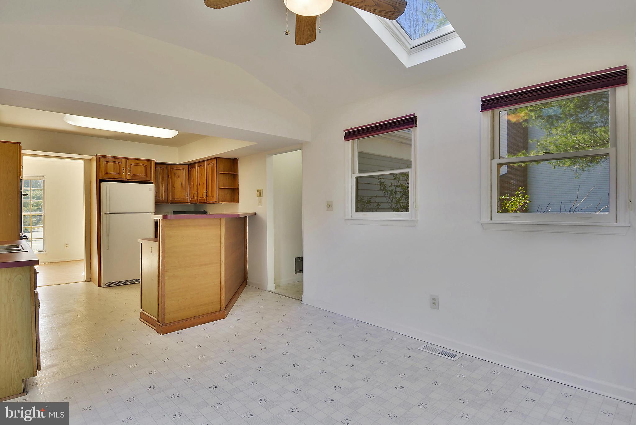 813 Pointer Ridge Drive Gaithersburg, MD 20878 - Photo 6 of 29 Kitchen