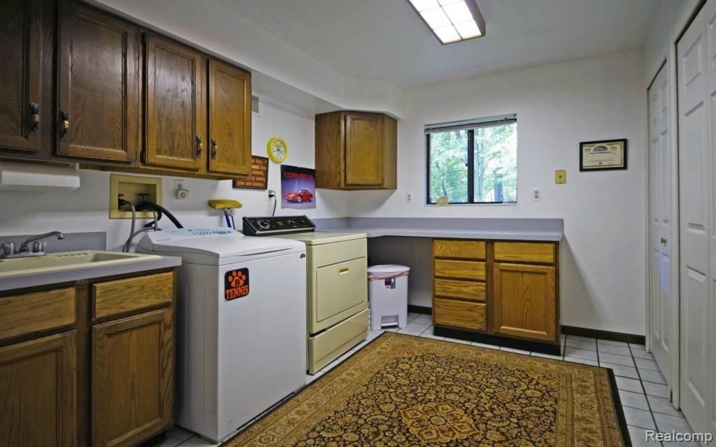 3007 Hunter Road Brighton, MI 48114 - Photo 22 of 33 21-photo-web-1680x1050-217950.jpg