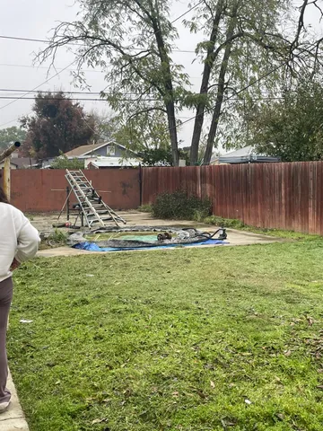 a view of yard with tree