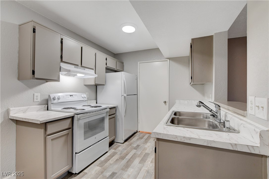 5260 Mission Monterey Lane, Unit 102 Las Vegas, NV 89107 - Photo 16 of 44