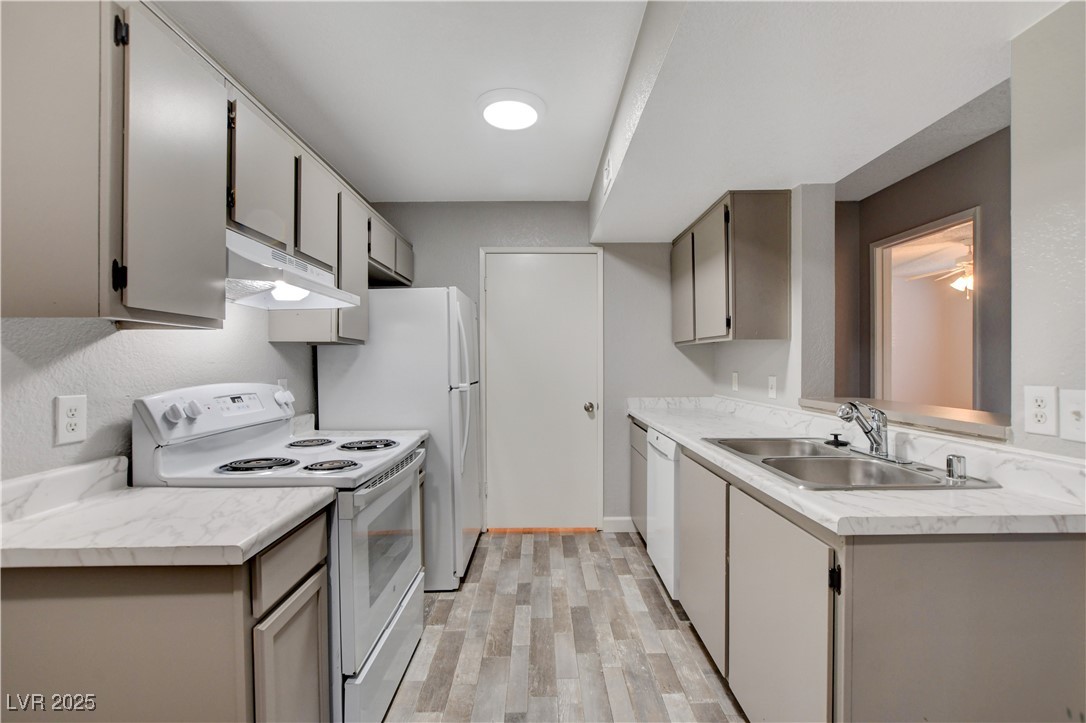 5260 Mission Monterey Lane, Unit 102 Las Vegas, NV 89107 - Photo 17 of 44