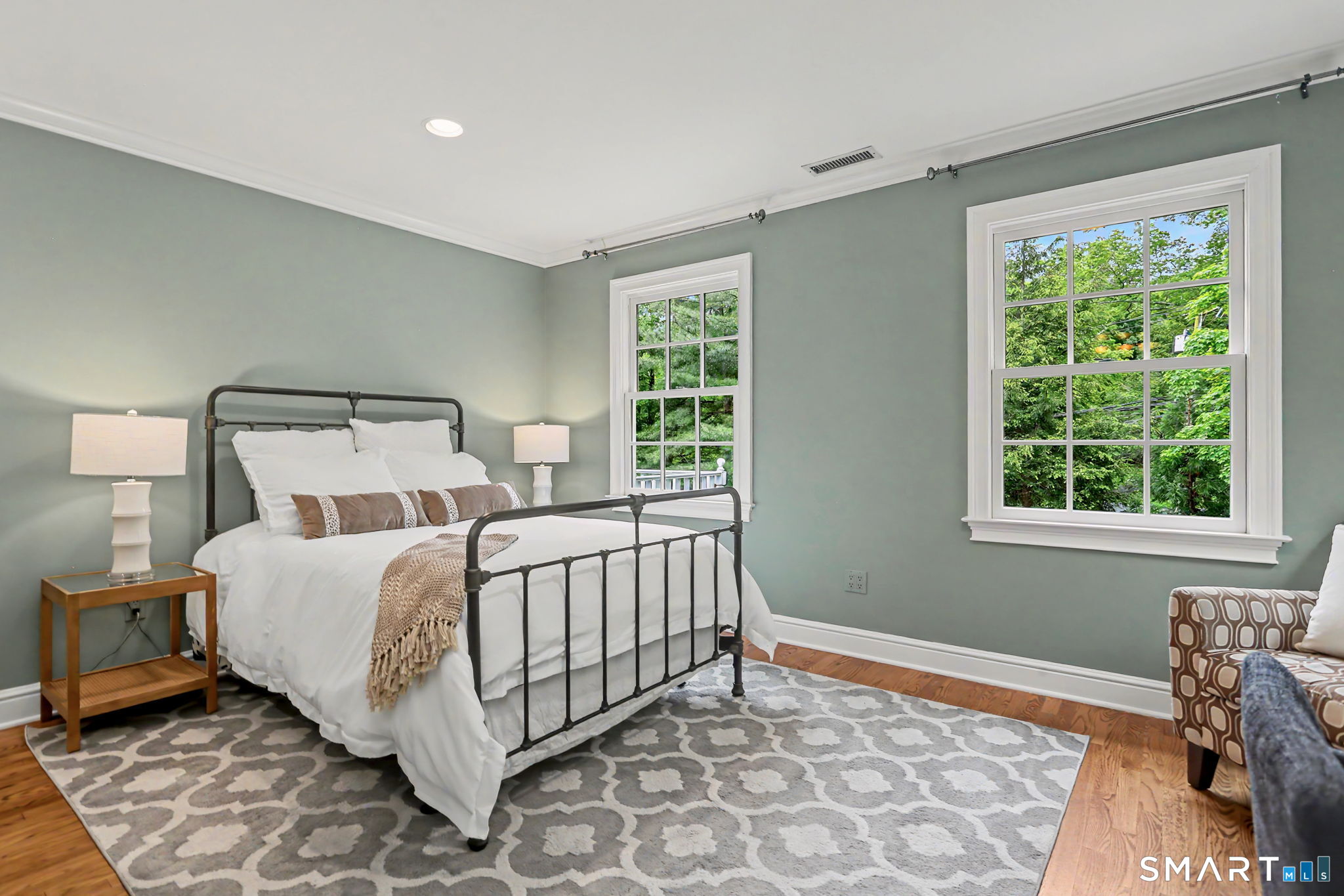 596 Silvermine Road New Canaan, CT 06840 - Photo 20 of 37 Bedroom with en suite