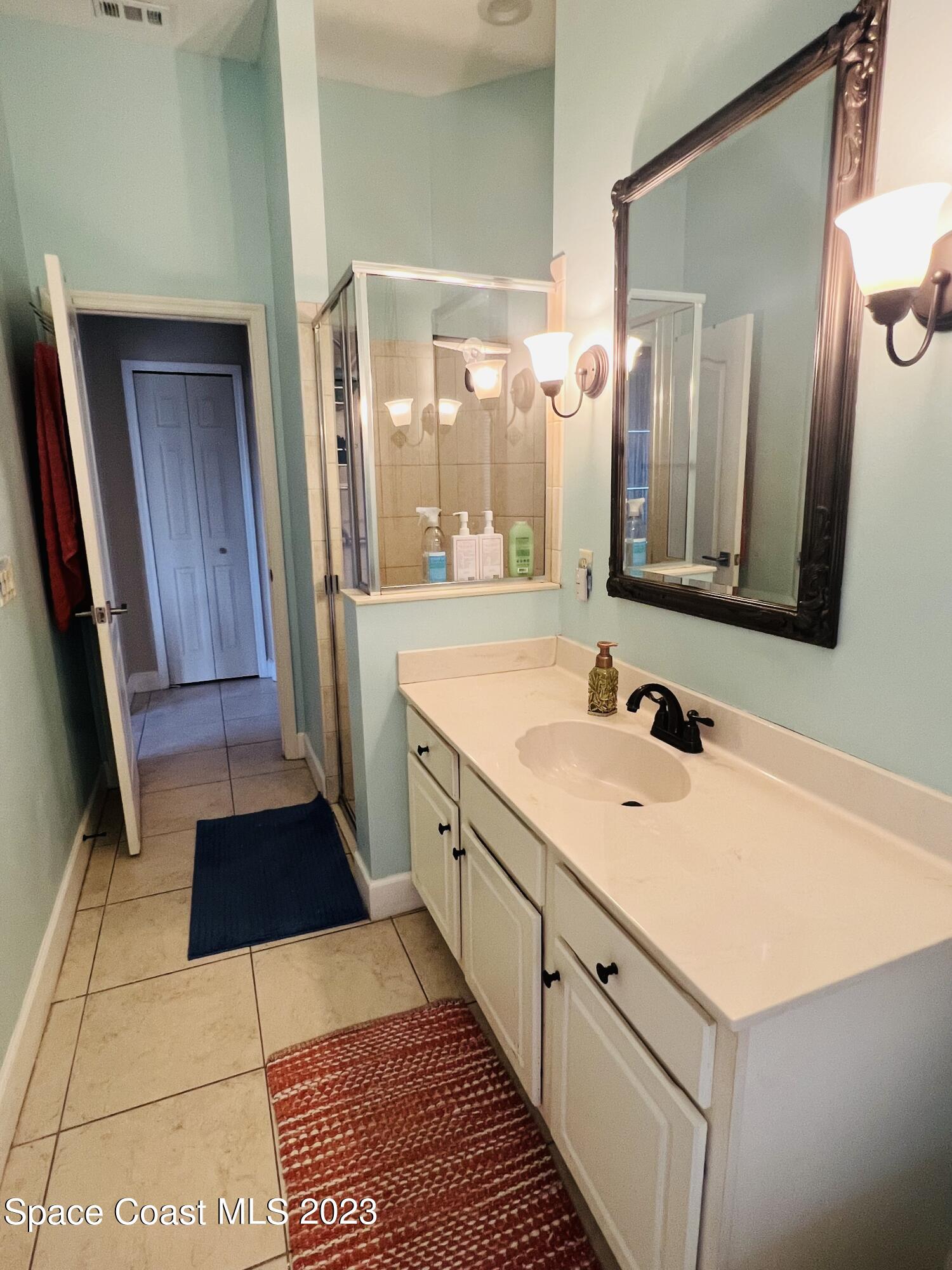 3231 Windsor Estates Drive Melbourne, FL 32940 - Photo 21 of 40 Pool Bath 2-3231 Windsor Estates