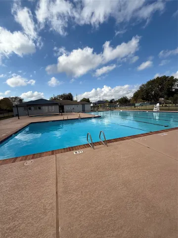 a view of a lake with houses in back