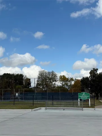 a view of a tennis court