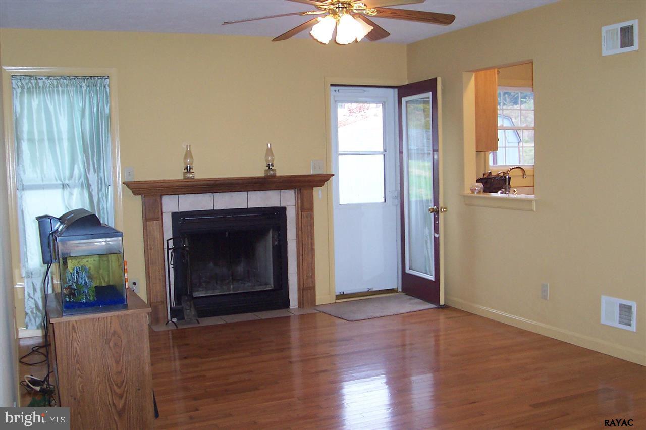 2240 Garrett Road Hanover, PA 17331 - Photo 5 of 25