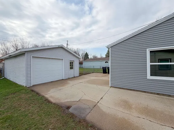 $199,900 | 1860 Sun Valley Drive, Beloit, WI 53511