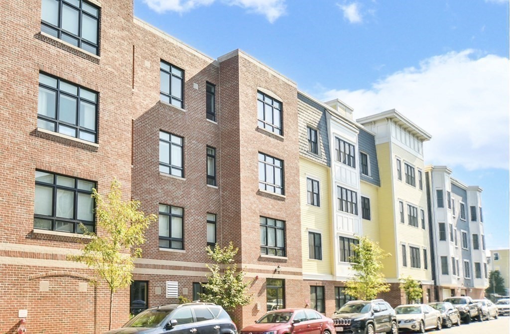 350 West 2nd Street, Unit 9 Boston, MA 02127 - Photo 27 of 42 a front view of a multi story building