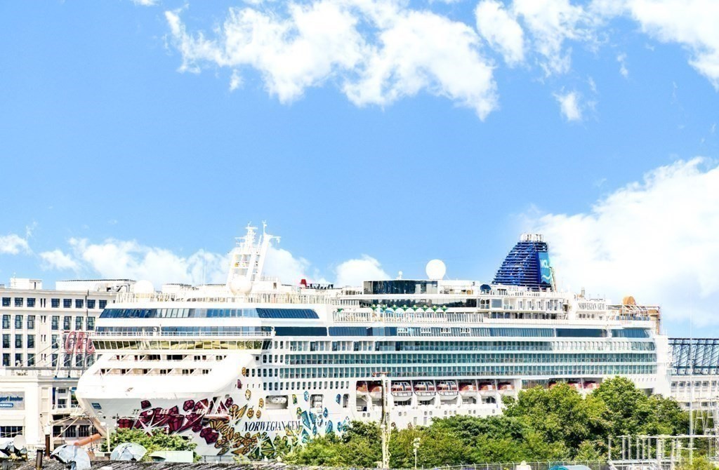 350 West 2nd Street, Unit 9 Boston, MA 02127 - Photo 37 of 42 a view of a city and an ocean view