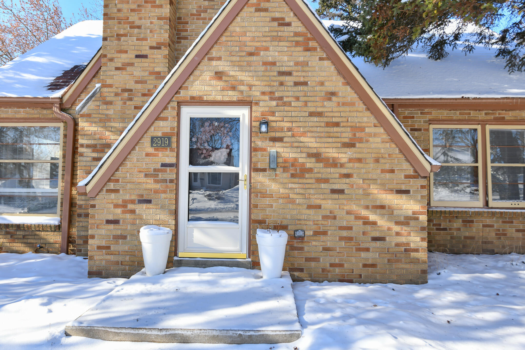 2919 North 89th Street Milwaukee, WI 53222 - Photo 2 of 37 HEN_ (4)