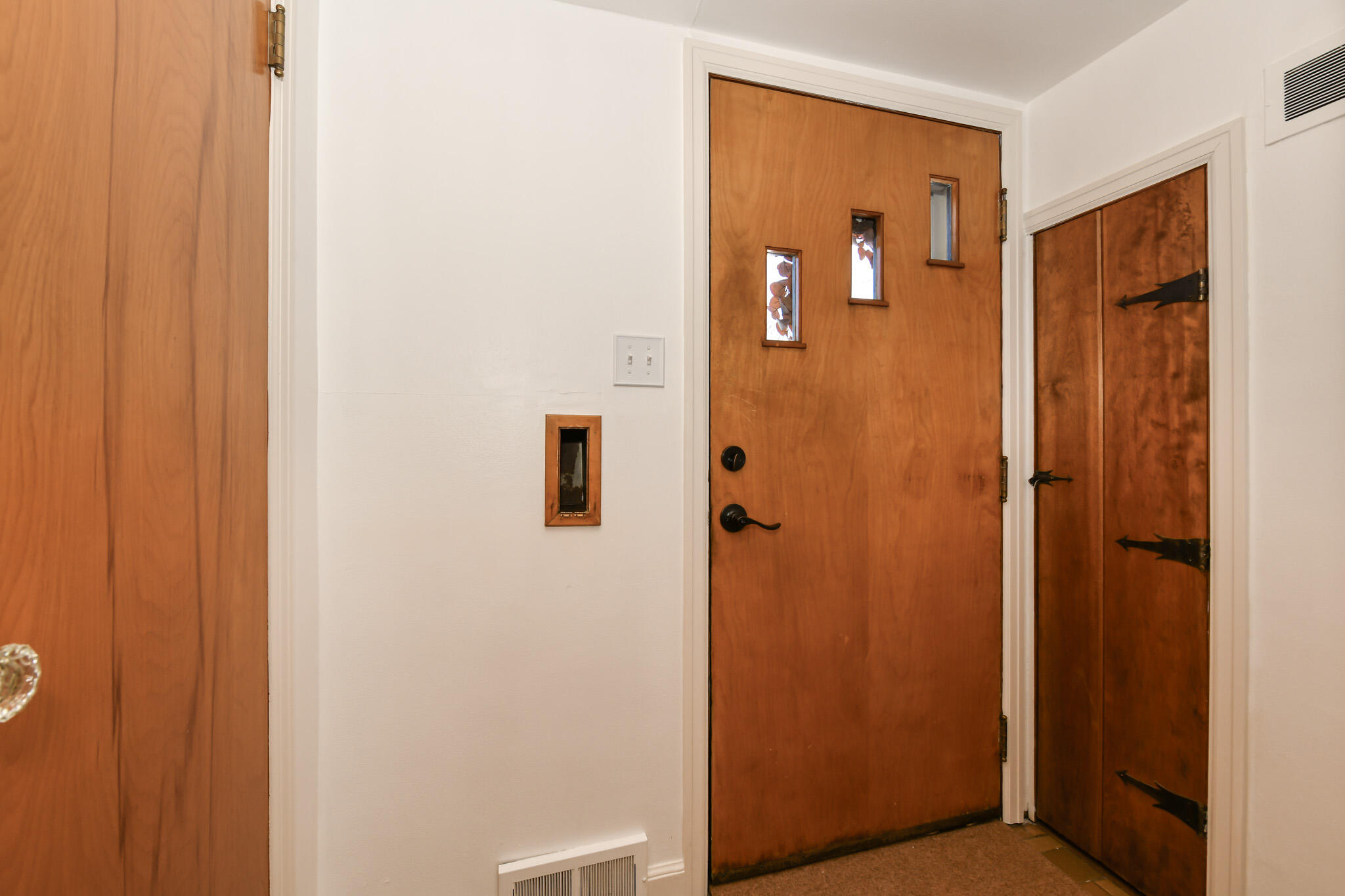 2919 North 89th Street Milwaukee, WI 53222 - Photo 4 of 37 HEN_ (6)