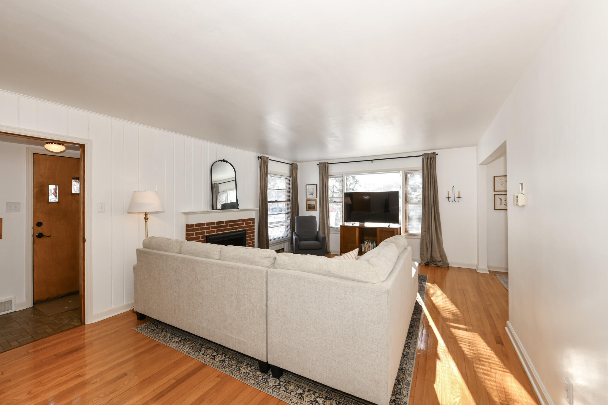 2919 North 89th Street Milwaukee, WI 53222 - Photo 6 of 37 HEN_ (8)