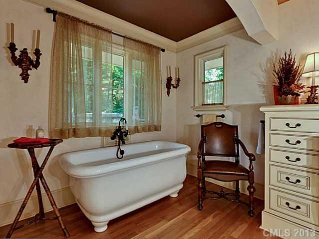 806 Ardsley Road Charlotte, NC 28207 - Photo 9 of 13 Gallery Image 9