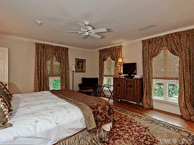 806 Ardsley Road Charlotte, NC 28207 - Photo 10 of 13 Gallery Image 10