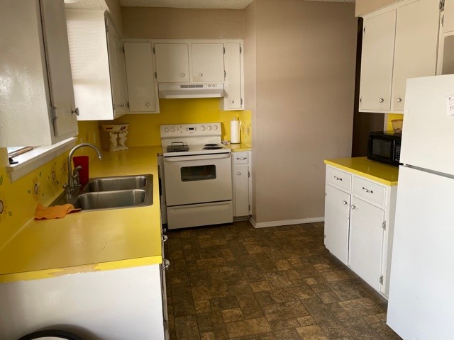 801 Old Austin Pflugerville Road Pflugerville, TX 78660 - Photo 14 of 24 Light and bright kitchen
