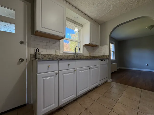 $2,432 | 600 Wadsworth Street, Middletown, CT 06457