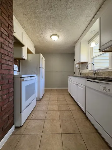 $2,432 | 600 Wadsworth Street, Middletown, CT 06457