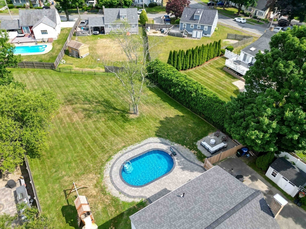 36 Redfield Road Wakefield, MA 01880 - Photo 3 of 41 Gallery Image 3