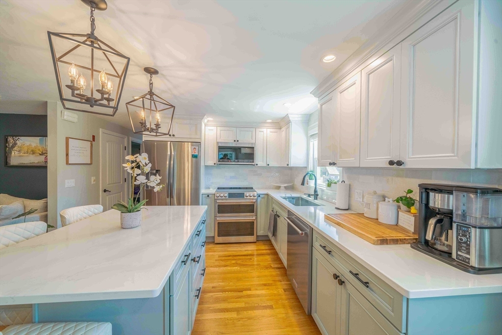 36 Redfield Road Wakefield, MA 01880 - Photo 9 of 41 Gallery Image 9