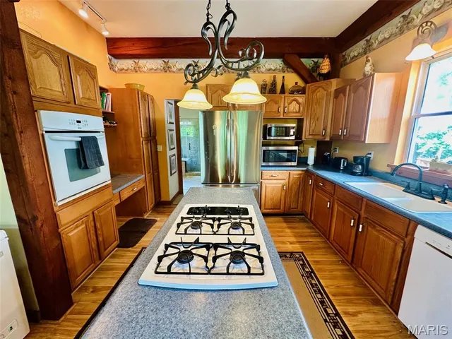 $1,100,000 | 11550 Huggins Road, Huggins, MO 65484