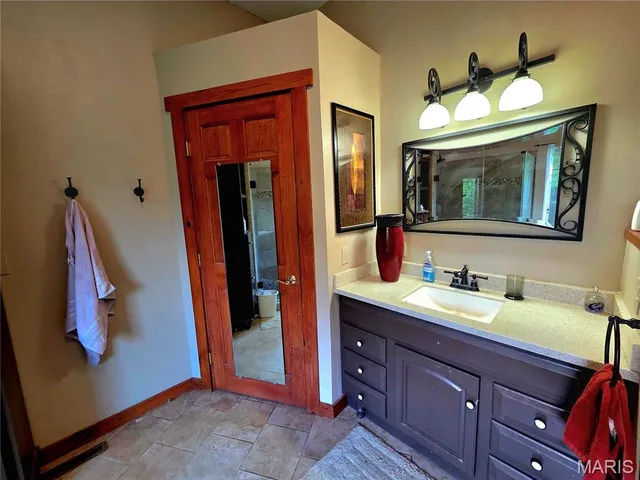 $1,100,000 | 11550 Huggins Road, Huggins, MO 65484