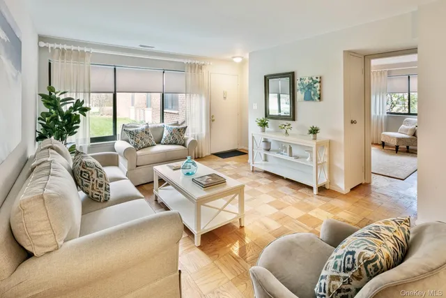 $2,800 | 44 Highway 25A, Unit 308, Smithtown, NY 11787