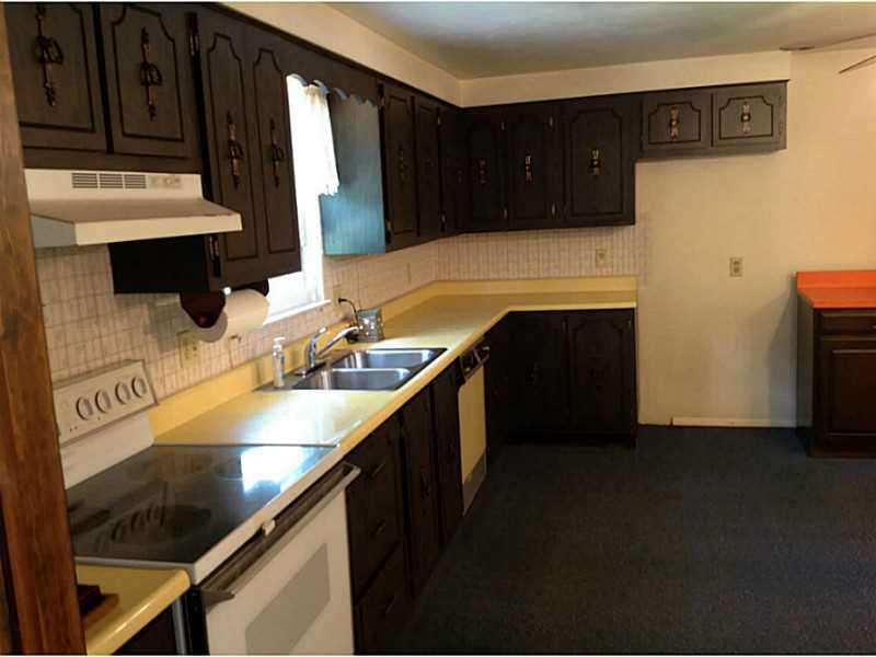 3821 Sardis Road Plum, PA 15239 - Photo 4 of 20 Kitchen.