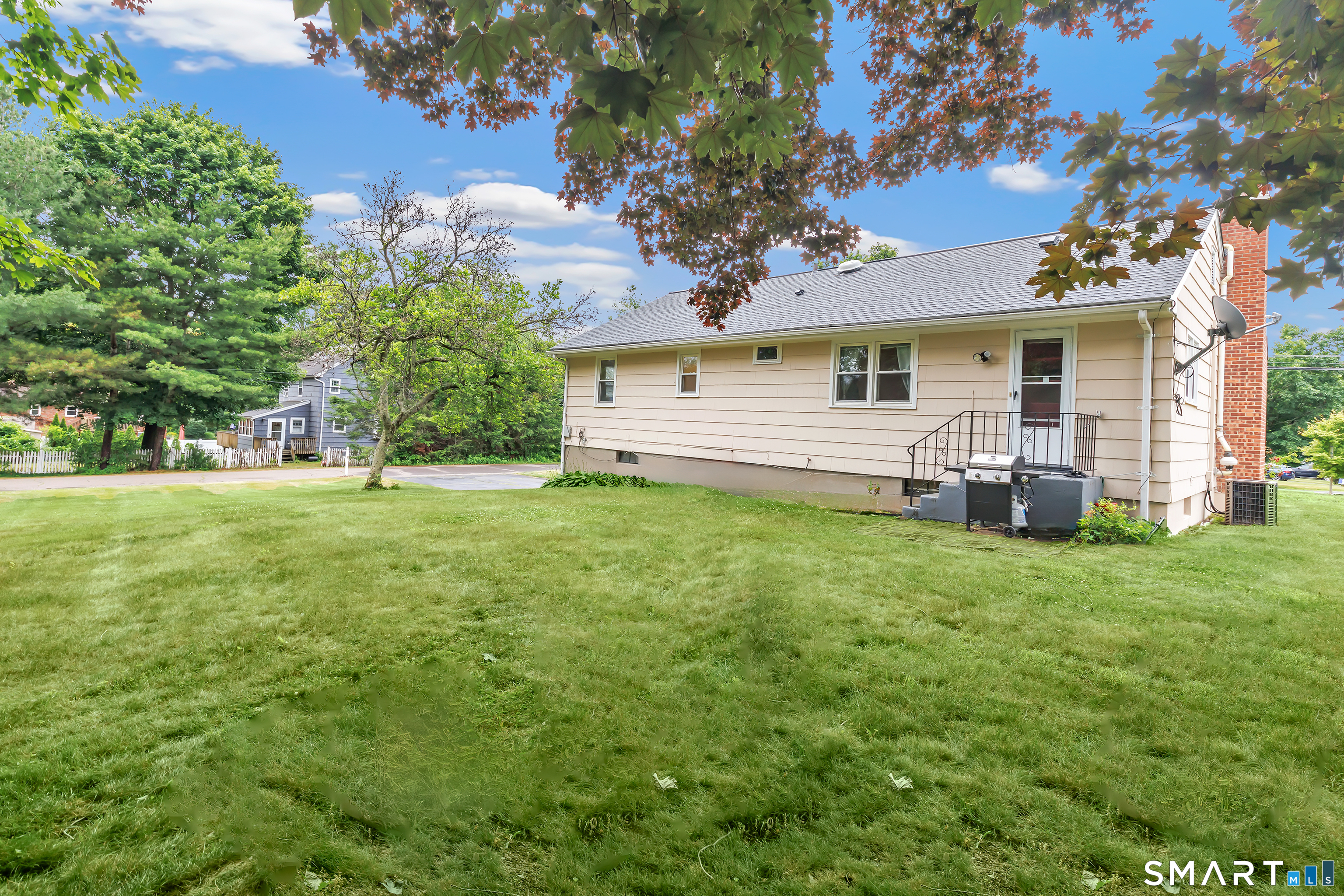 240 Blackhouse Road Trumbull, CT 06611 - Photo 36 of 40