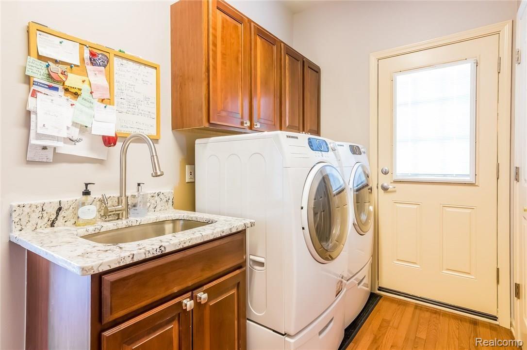 1144 Miners Run Rochester, MI 48306 - Photo 16 of 49 027-Laundry_Room-2770432-medium.jpg