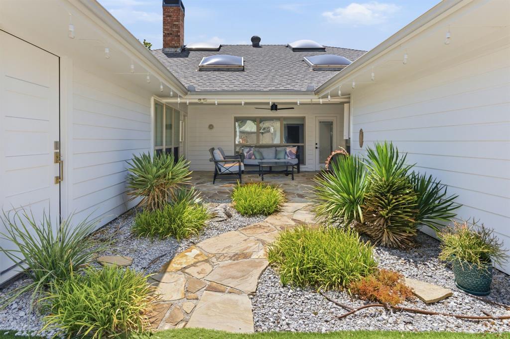 2319 Castle Rock Road Carrollton, TX 75007 - Photo 25 of 30 Path to the pool