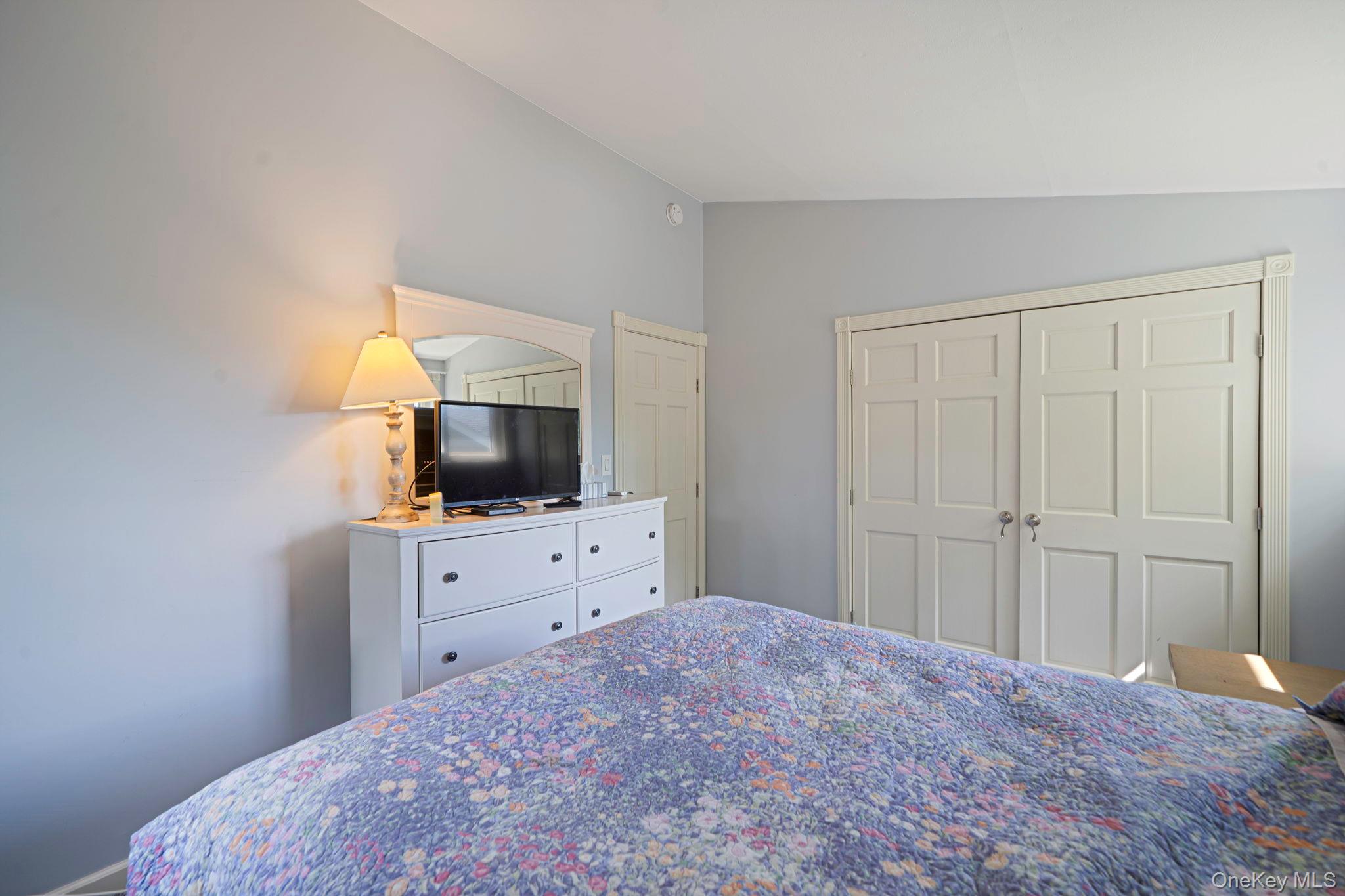 425 Old Country Road Deer Park, NY 11729 - Photo 25 of 34