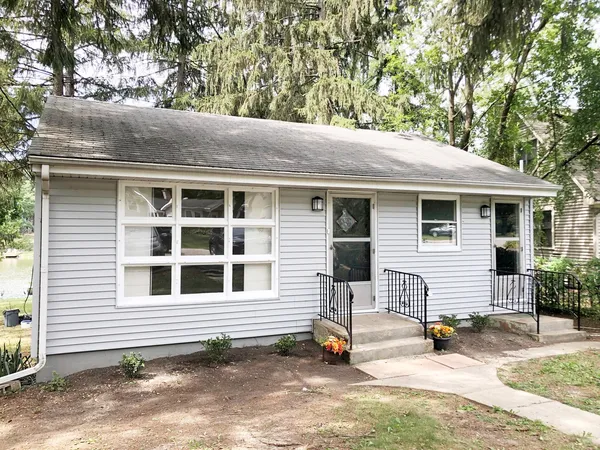 $2,400 | 23940 North Lakeside Drive, Lake Zurich, IL 60047