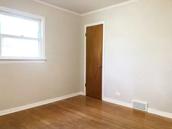 $2,400 | 23940 North Lakeside Drive, Lake Zurich, IL 60047