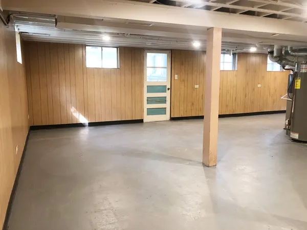 $2,400 | 23940 North Lakeside Drive, Lake Zurich, IL 60047