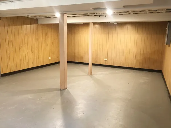 $2,400 | 23940 North Lakeside Drive, Lake Zurich, IL 60047