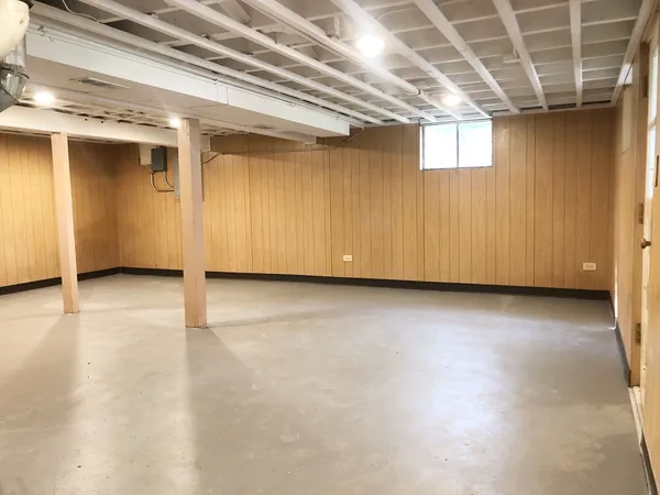 $2,400 | 23940 North Lakeside Drive, Lake Zurich, IL 60047