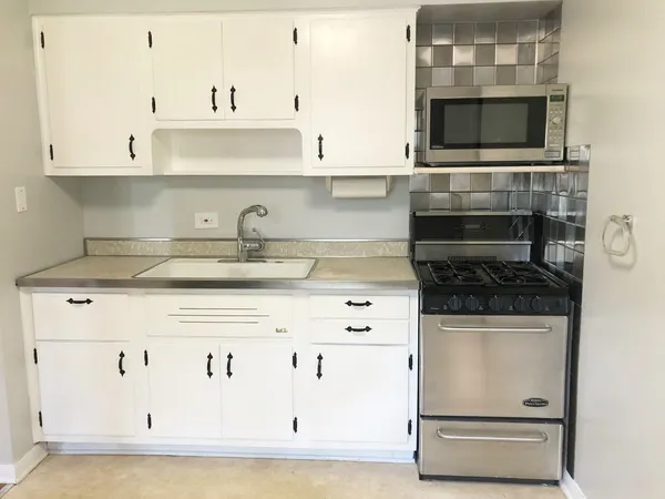 $2,400 | 23940 North Lakeside Drive, Lake Zurich, IL 60047