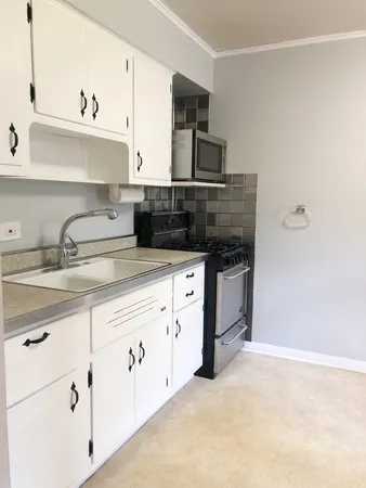 $2,400 | 23940 North Lakeside Drive, Lake Zurich, IL 60047