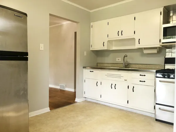 $2,400 | 23940 North Lakeside Drive, Lake Zurich, IL 60047