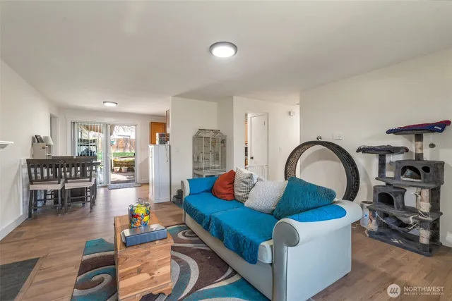 $599,950 | 22942 105th Avenue Southeast, Kent, WA 98031