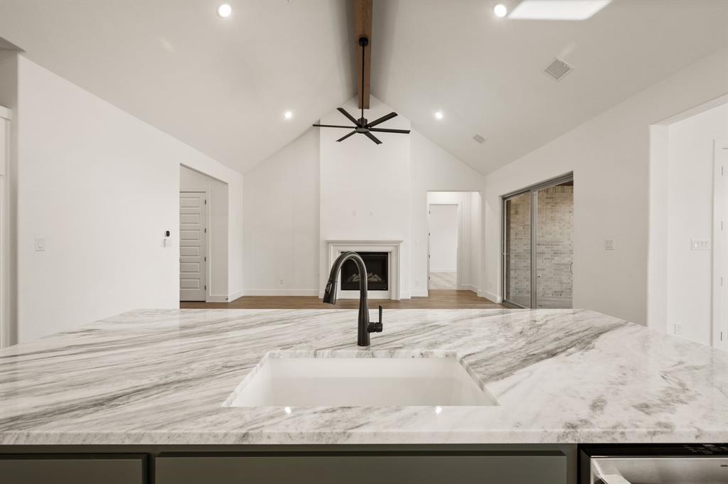 914 Highlands Avenue Aledo, TX 76008 - Photo 15 of 40