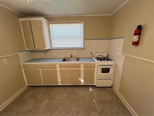 $795 | 638 Ave F, Unit B, Westwego, LA 70094