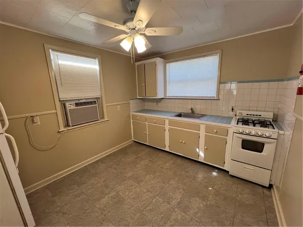 $795 | 638 Ave F, Unit B, Westwego, LA 70094